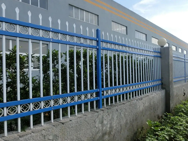 四橫梁鋅鋼護(hù)欄圖片6