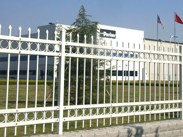 四橫梁鋅鋼護(hù)欄圖片2