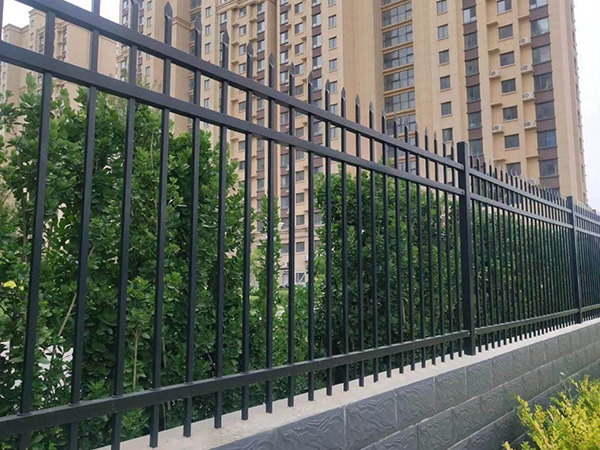 小區(qū)鋅鋼護欄圖片4