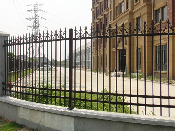 別墅鋅鋼護(hù)欄圖片3