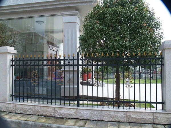 別墅鋅鋼護(hù)欄圖片5