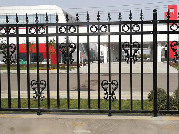 鐵藝圍墻護(hù)欄圖片4